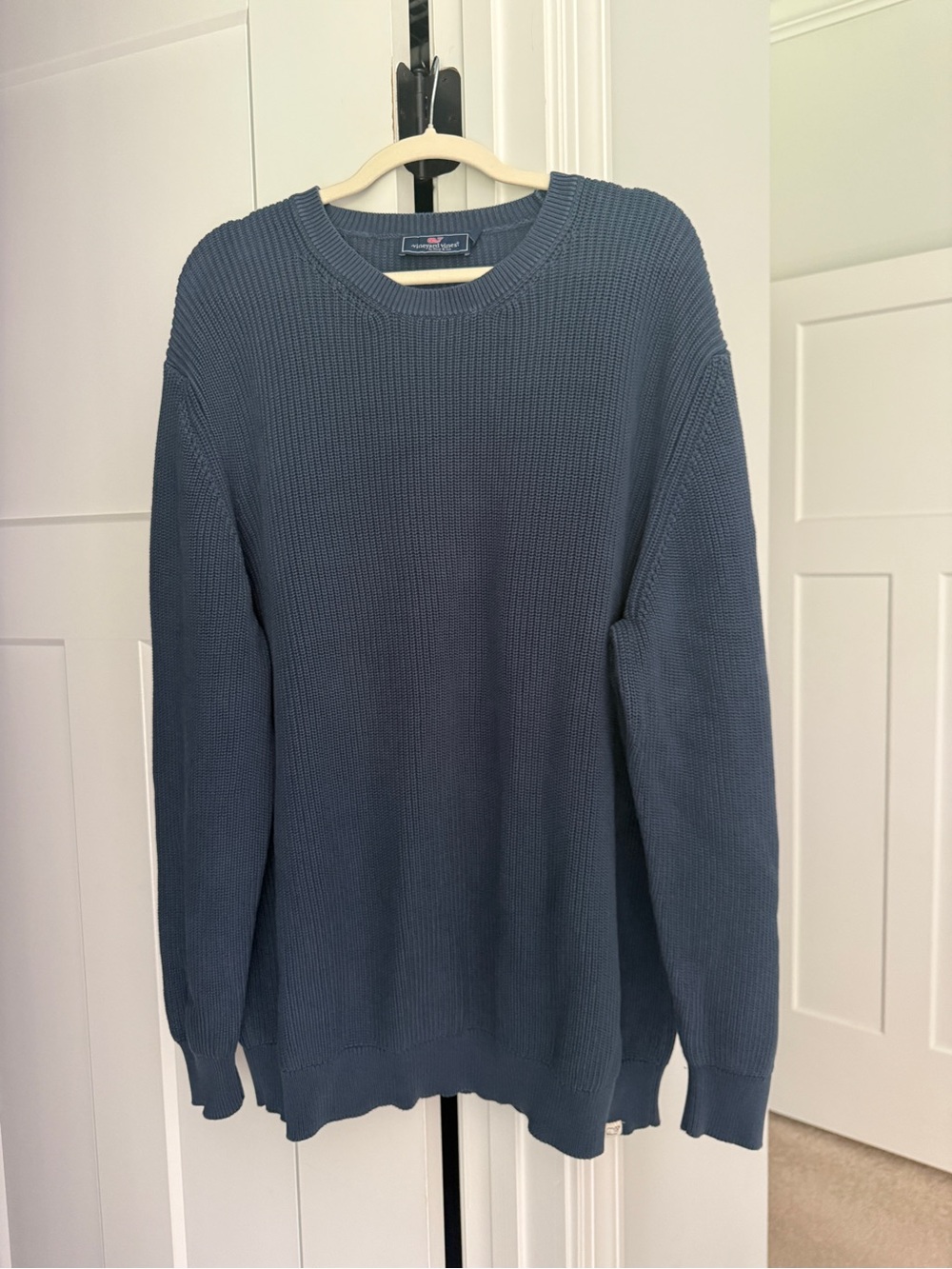 Vineyard vines navy blue knit ribbed crew neck
Pullover sweater